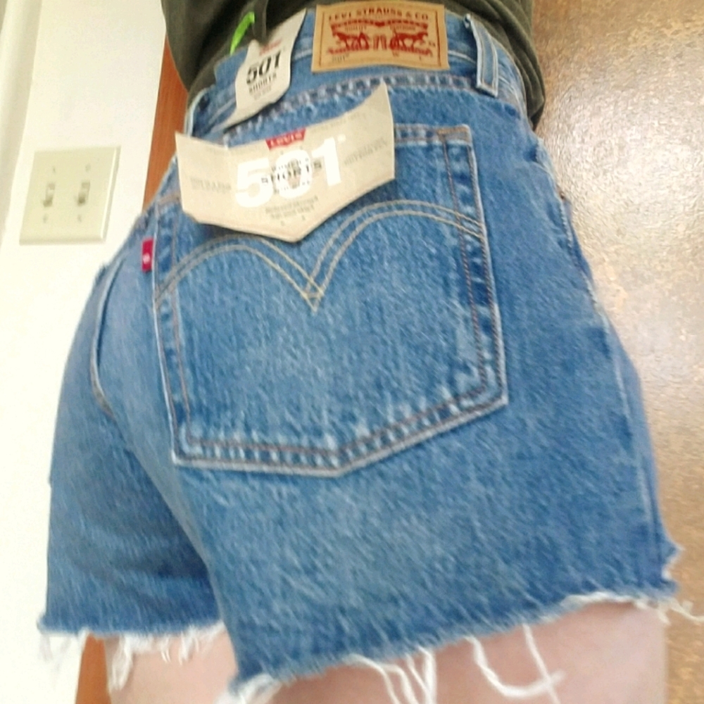 😍 501 LEVI'S 😍 Mid rise Cut off Jean shorts - Picture 9 of 9